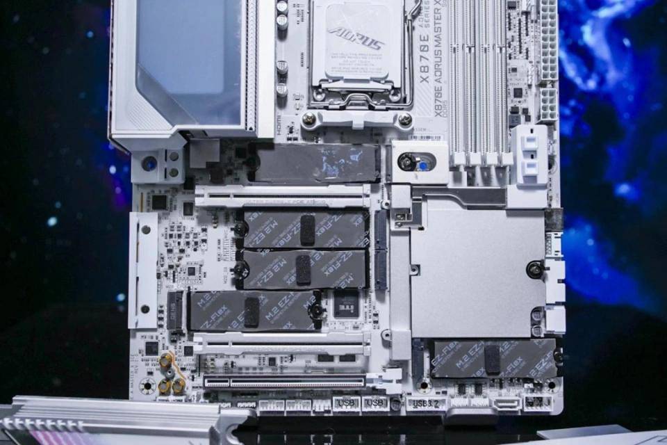 X3D系列主板免费提升游戏性能开元棋牌高端主板“模范生”技嘉(图2)