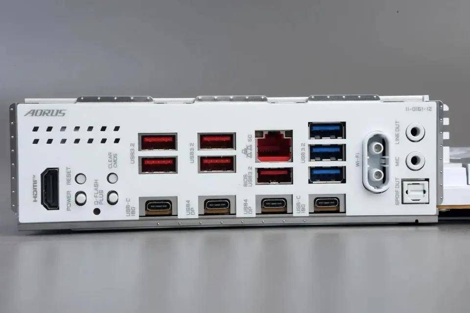 X3D系列主板免费提升游戏性能开元棋牌高端主板“模范生”技嘉(图4)