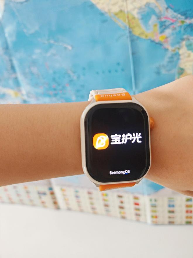ehug宝护光X8青少年电话手表之体验开元棋牌app可换电操作续航不断Ba(图1)