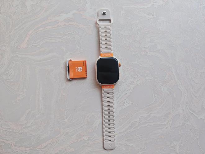 ehug宝护光X8青少年电话手表之体验开元棋牌app可换电操作续航不断Ba(图5)