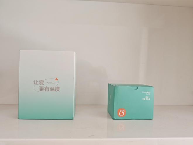 ehug宝护光X8青少年电话手表之体验开元棋牌app可换电操作续航不断Ba(图7)